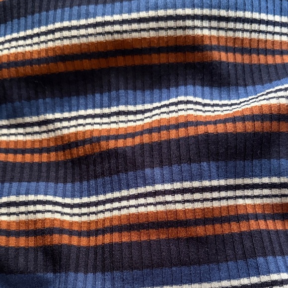 Striped Ribbed Crop Top - Picture 2 of 3